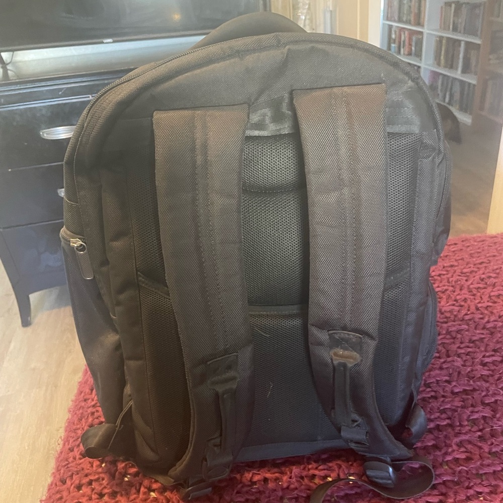 Original Penguin Classic Backpack in Great Condition - Picture 4 of 6